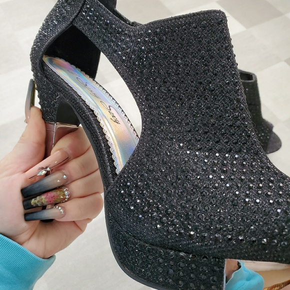 Heels - Picture 3 of 6